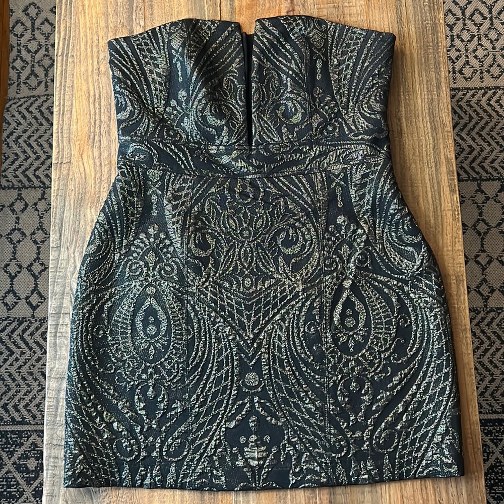 Express Party Dress in Black and Gold, size 12